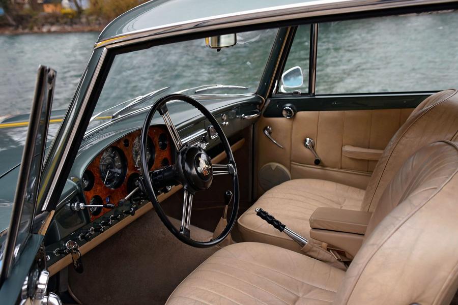 Интерьер Alvis TD21 Coupe Special by Graber 1961 года  (фото 3 из 7)